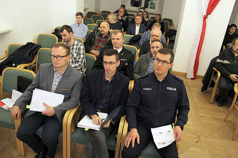 Milicjanci też łamią prawo! (zdjęcia z debaty)