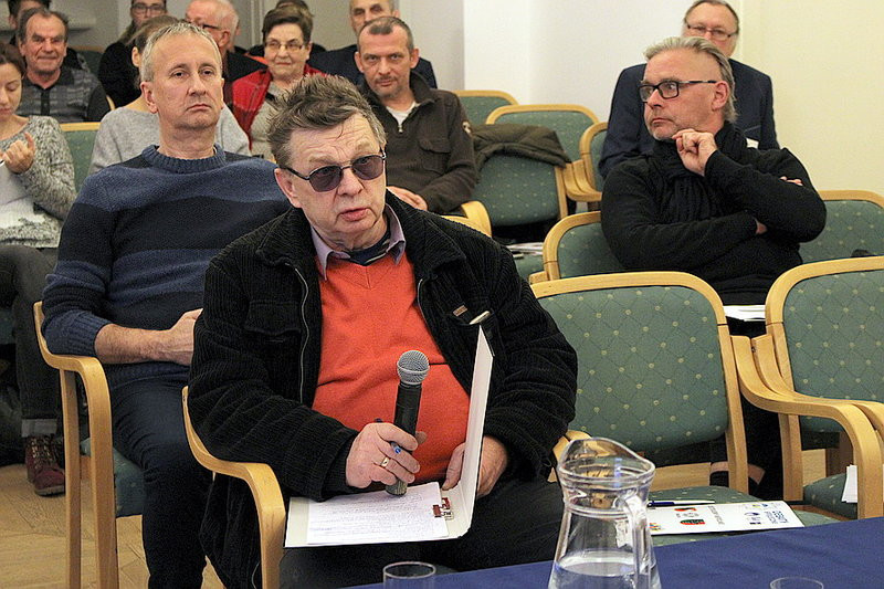 Milicjanci też łamią prawo! (zdjęcia z debaty)