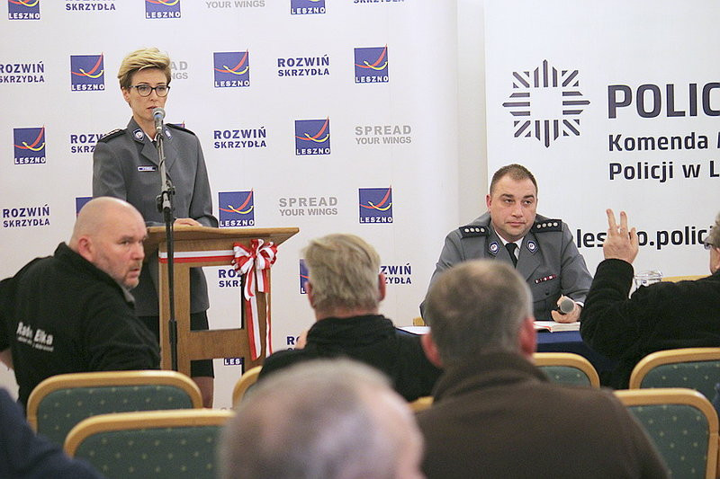 Milicjanci też łamią prawo! (zdjęcia z debaty)