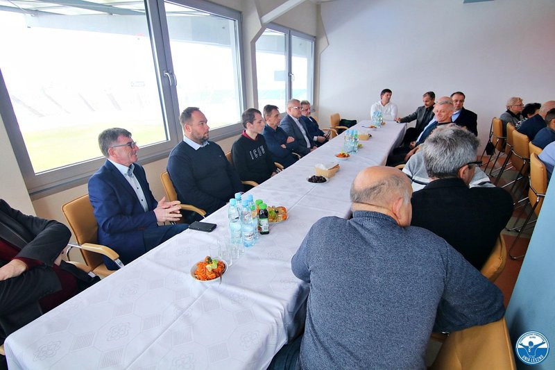 Byli żużlowcy i działacze przy wigilijnym stole (zdjęcia)
