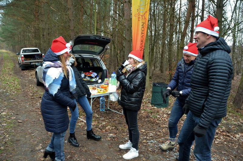 Wigilijni maratończycy zaliczyli 42 km po lasach (zdjęcia)