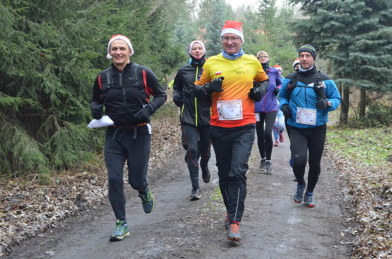Wigilijni maratończycy zaliczyli 42 km po lasach (zdjęcia)