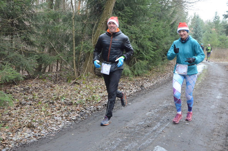 Wigilijni maratończycy zaliczyli 42 km po lasach (zdjęcia)