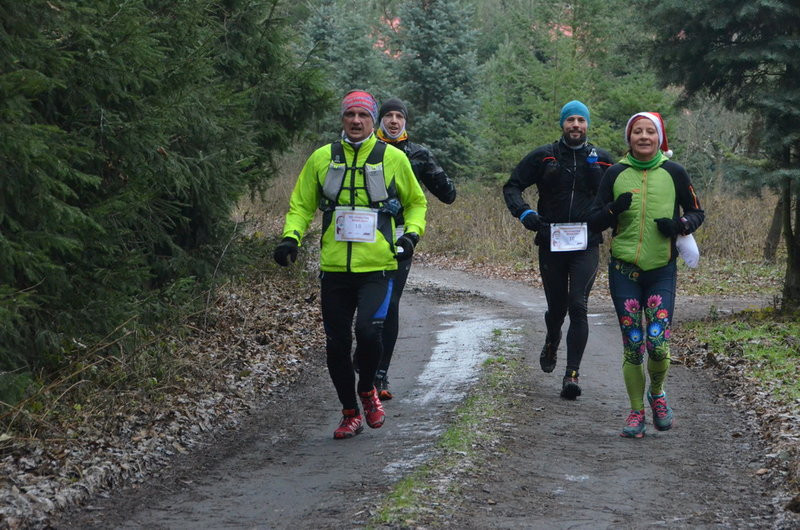 Wigilijni maratończycy zaliczyli 42 km po lasach (zdjęcia)