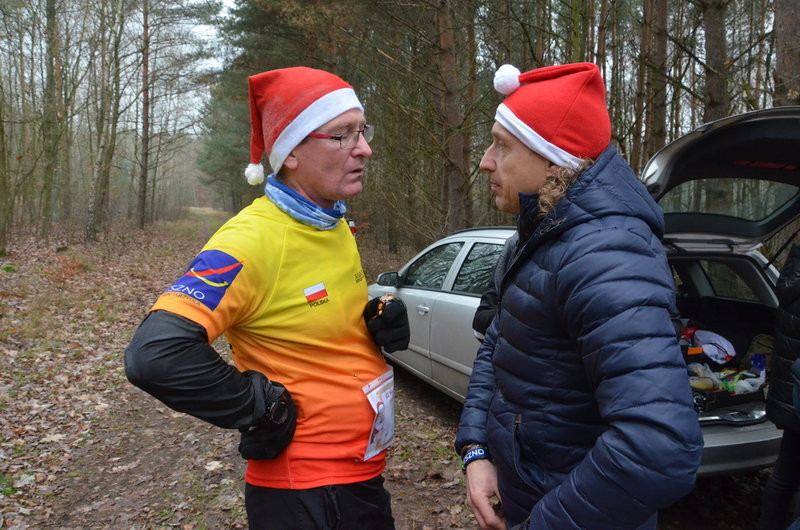 Wigilijni maratończycy zaliczyli 42 km po lasach (zdjęcia)