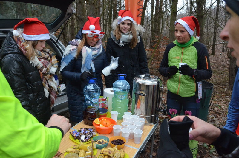 Wigilijni maratończycy zaliczyli 42 km po lasach (zdjęcia)