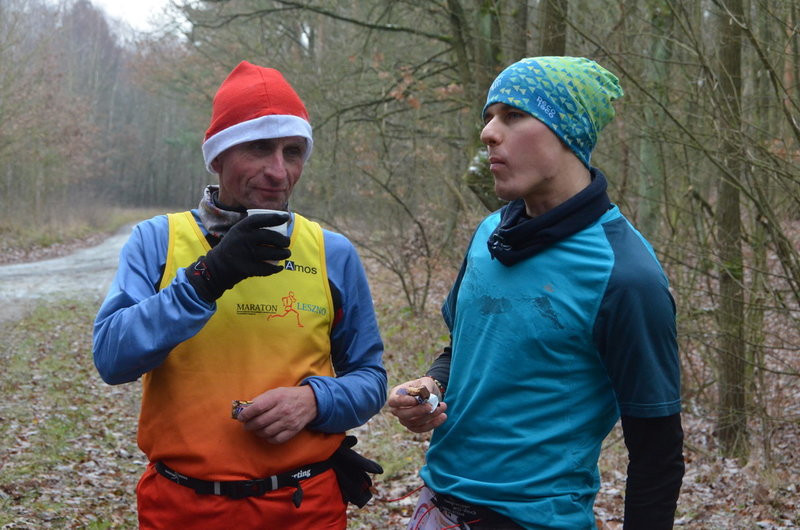 Wigilijni maratończycy zaliczyli 42 km po lasach (zdjęcia)