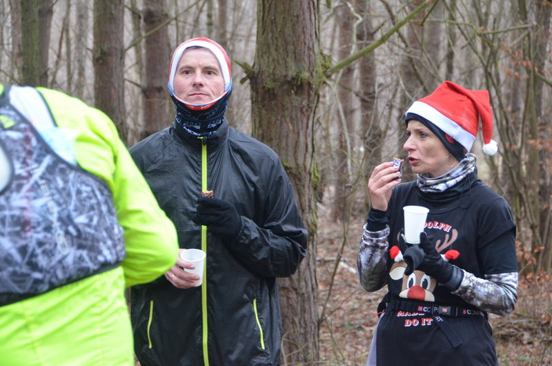Wigilijni maratończycy zaliczyli 42 km po lasach (zdjęcia)