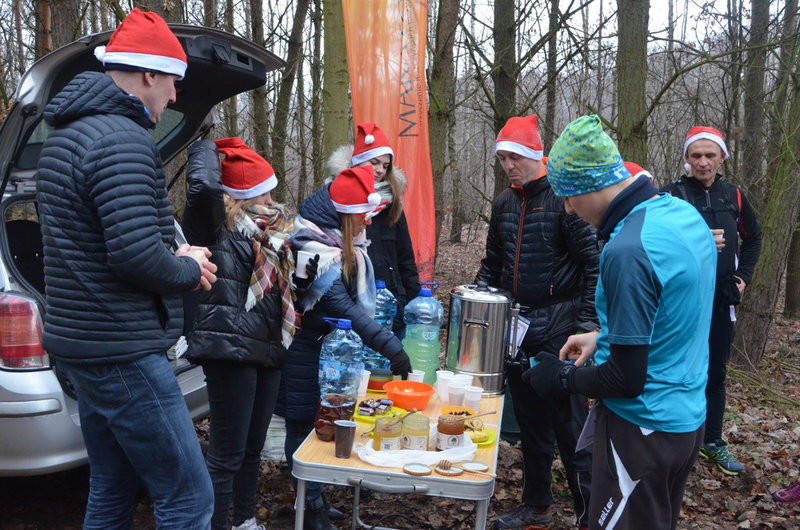 Wigilijni maratończycy zaliczyli 42 km po lasach (zdjęcia)