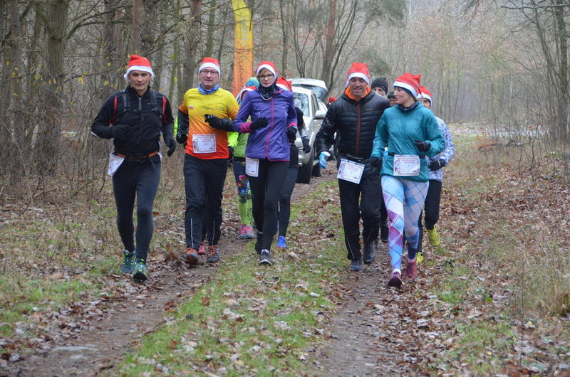 Wigilijni maratończycy zaliczyli 42 km po lasach (zdjęcia)
