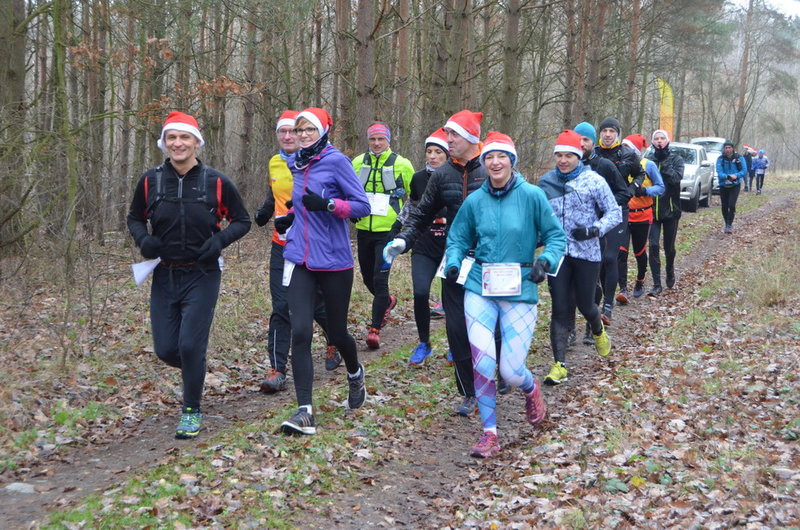 Wigilijni maratończycy zaliczyli 42 km po lasach (zdjęcia)