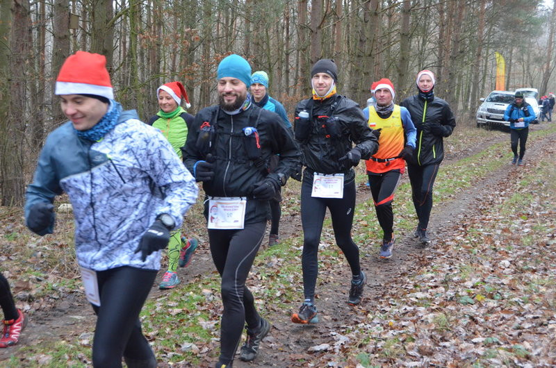 Wigilijni maratończycy zaliczyli 42 km po lasach (zdjęcia)