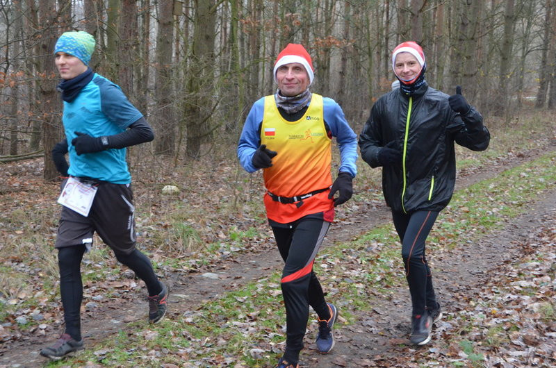 Wigilijni maratończycy zaliczyli 42 km po lasach (zdjęcia)