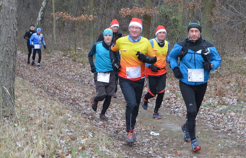 Wigilijni maratończycy zaliczyli 42 km po lasach (zdjęcia)