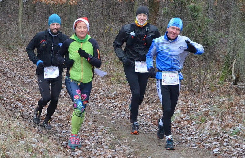 Wigilijni maratończycy zaliczyli 42 km po lasach (zdjęcia)
