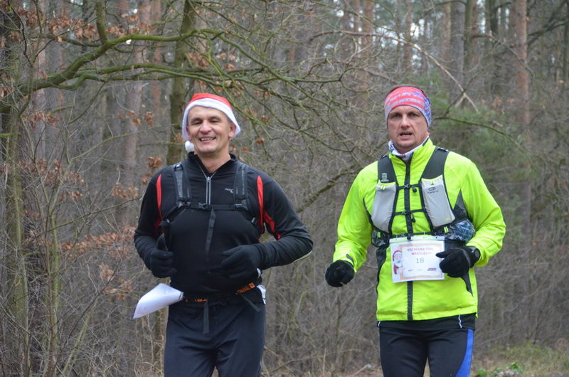 Wigilijni maratończycy zaliczyli 42 km po lasach (zdjęcia)