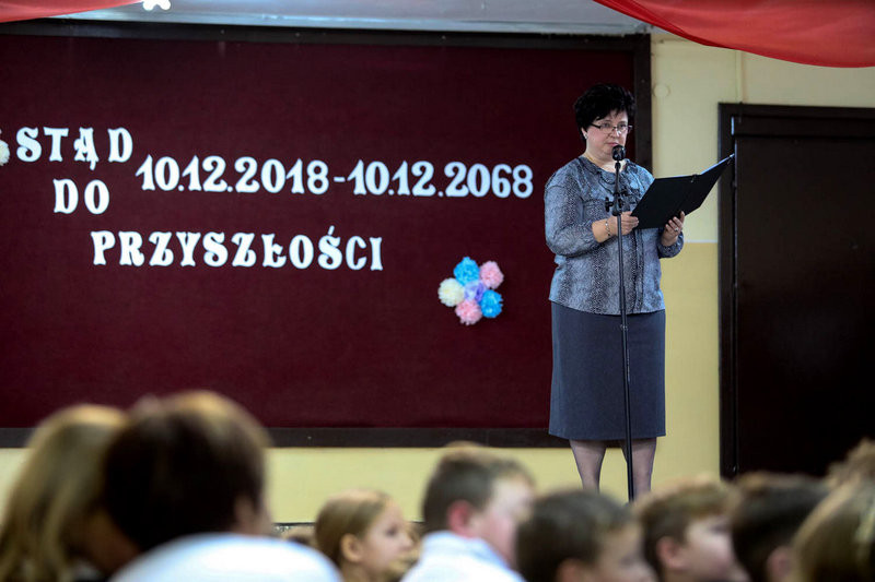 W szkole w Drobninie wmurowano Kapsułę Czasu (zdjęcia)