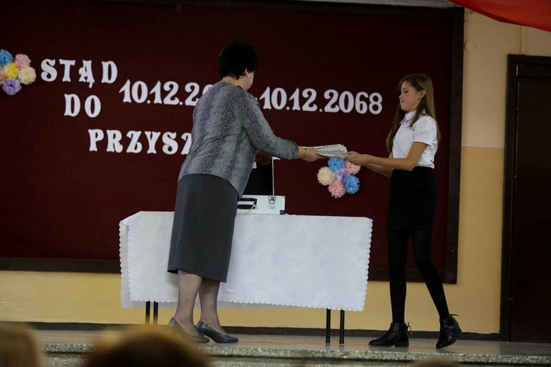 W szkole w Drobninie wmurowano Kapsułę Czasu (zdjęcia)