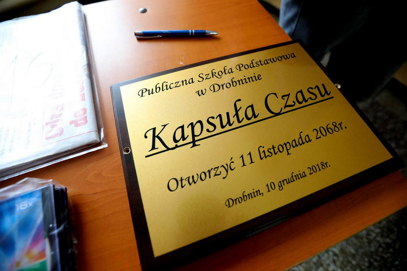 W szkole w Drobninie wmurowano Kapsułę Czasu (zdjęcia)