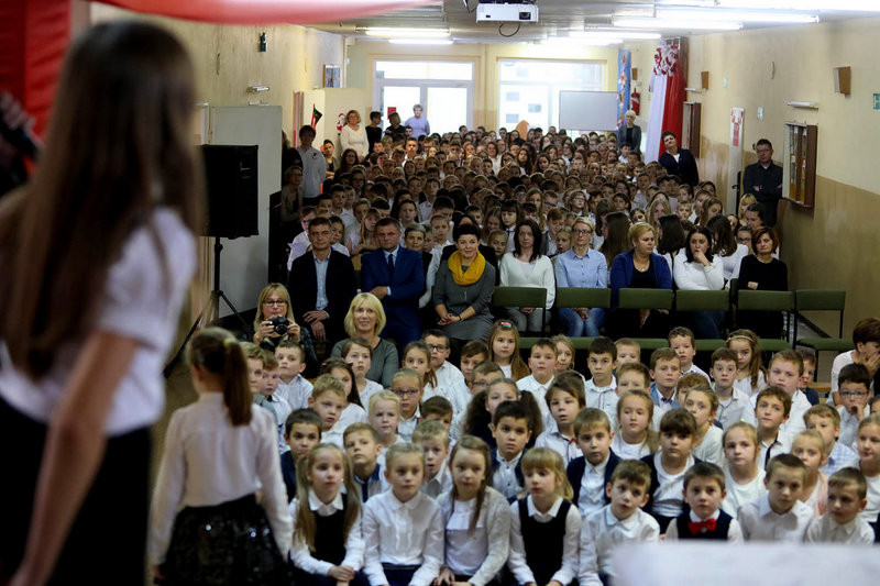 W szkole w Drobninie wmurowano Kapsułę Czasu (zdjęcia)