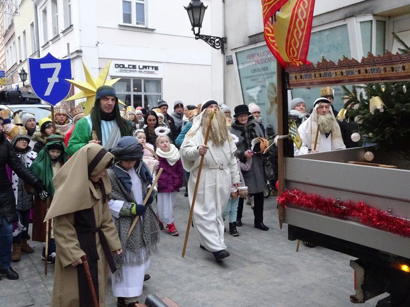 Orszak Trzech Króli w Lesznie przyciągnął tłumy (zdjęcia)