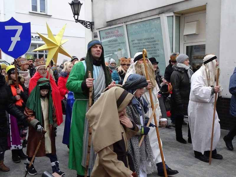 Orszak Trzech Króli w Lesznie przyciągnął tłumy (zdjęcia)