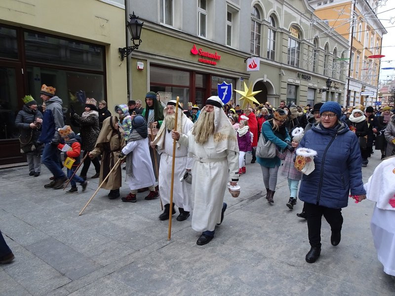 Orszak Trzech Króli w Lesznie przyciągnął tłumy (zdjęcia)