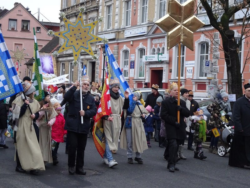 Orszak Trzech Króli w Lesznie przyciągnął tłumy (zdjęcia)