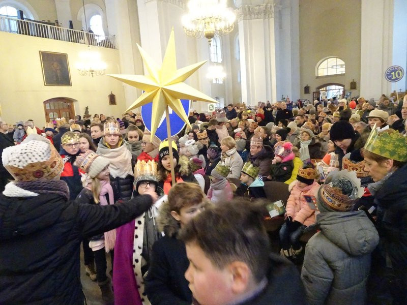 Orszak Trzech Króli w Lesznie przyciągnął tłumy (zdjęcia)