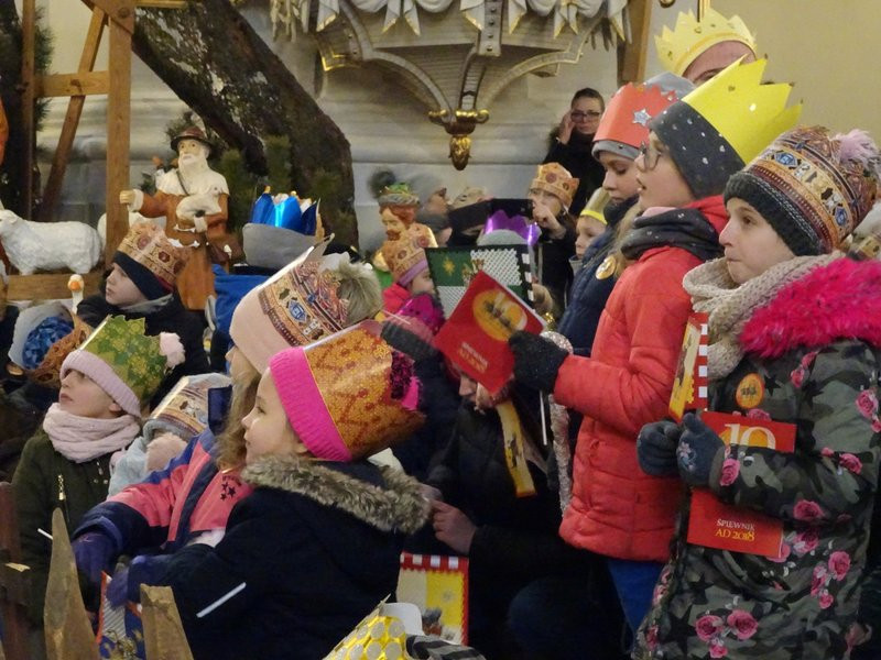 Orszak Trzech Króli w Lesznie przyciągnął tłumy (zdjęcia)