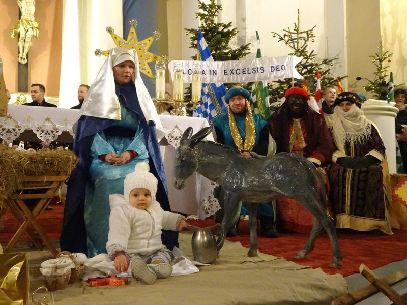 Orszak Trzech Króli w Lesznie przyciągnął tłumy (zdjęcia)
