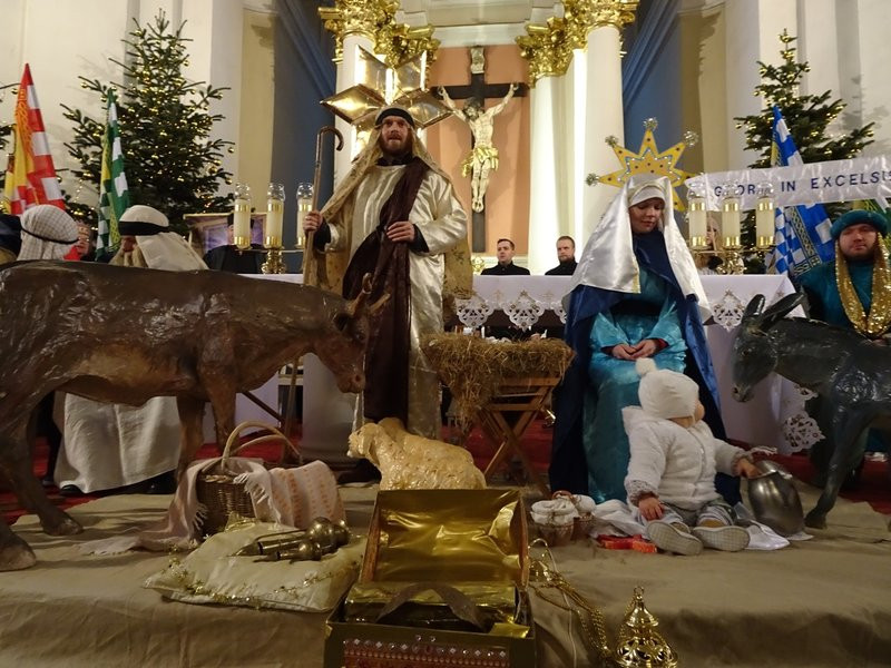 Orszak Trzech Króli w Lesznie przyciągnął tłumy (zdjęcia)