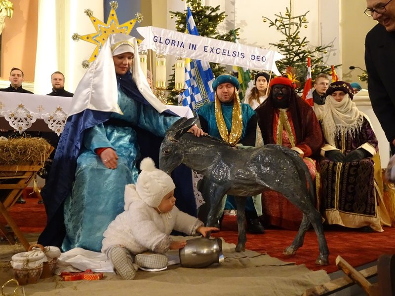 Orszak Trzech Króli w Lesznie przyciągnął tłumy (zdjęcia)