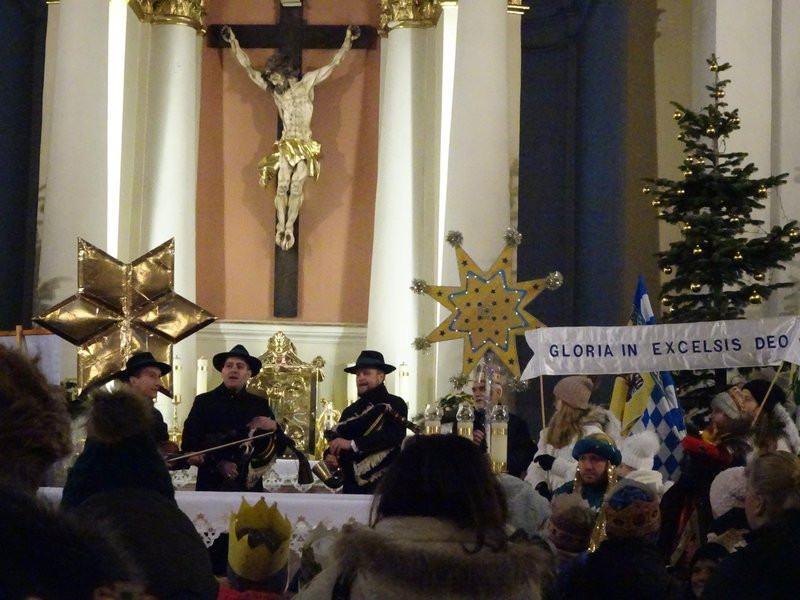 Orszak Trzech Króli w Lesznie przyciągnął tłumy (zdjęcia)