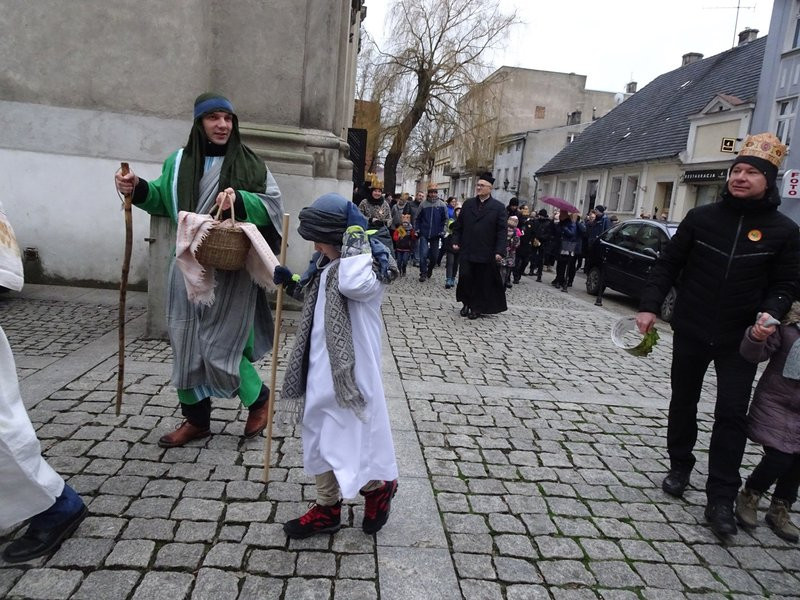 Orszak Trzech Króli w Lesznie przyciągnął tłumy (zdjęcia)