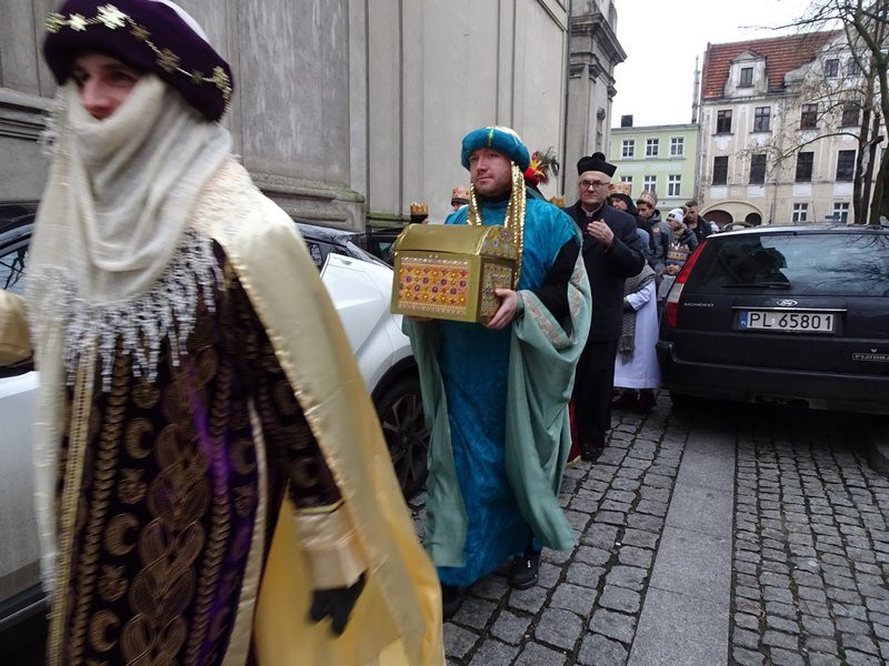 Orszak Trzech Króli w Lesznie przyciągnął tłumy (zdjęcia)