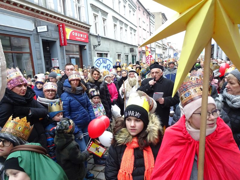 Orszak Trzech Króli w Lesznie przyciągnął tłumy (zdjęcia)