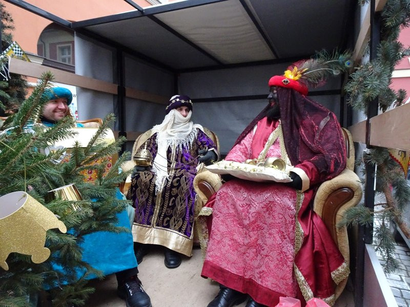 Orszak Trzech Króli w Lesznie przyciągnął tłumy (zdjęcia)