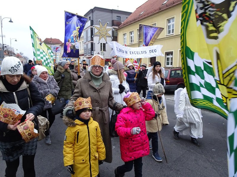 Orszak Trzech Króli w Lesznie przyciągnął tłumy (zdjęcia)