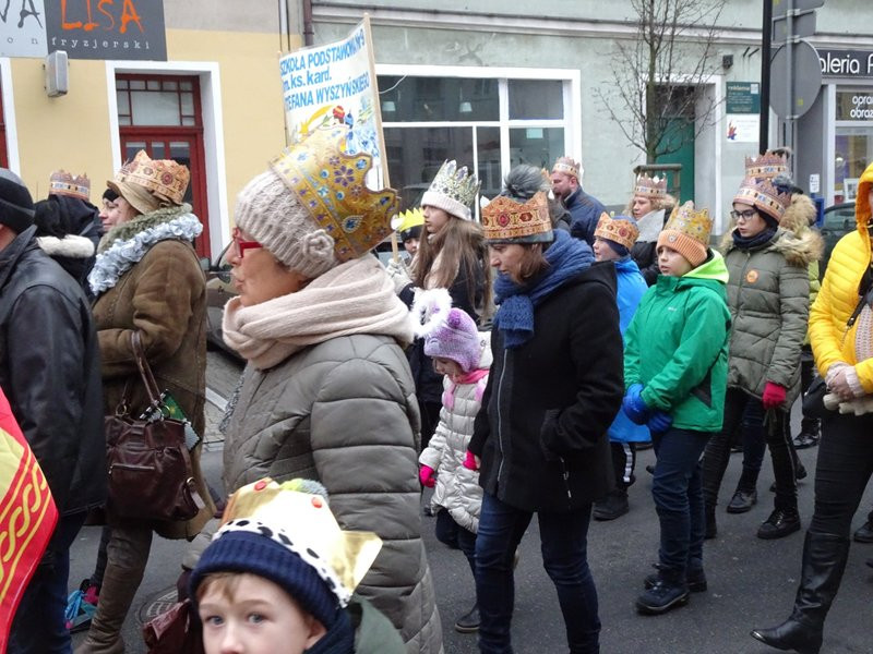 Orszak Trzech Króli w Lesznie przyciągnął tłumy (zdjęcia)
