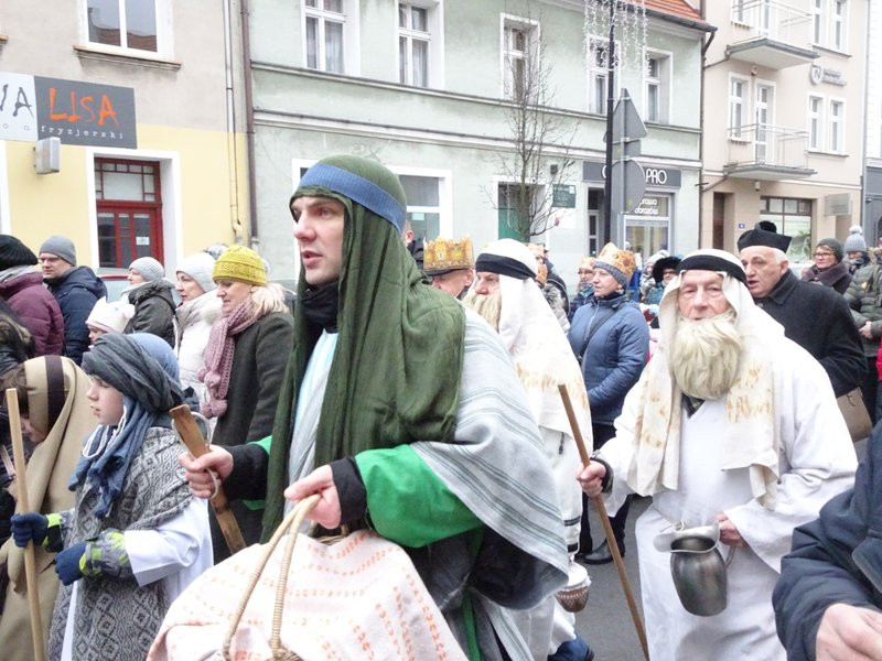 Orszak Trzech Króli w Lesznie przyciągnął tłumy (zdjęcia)