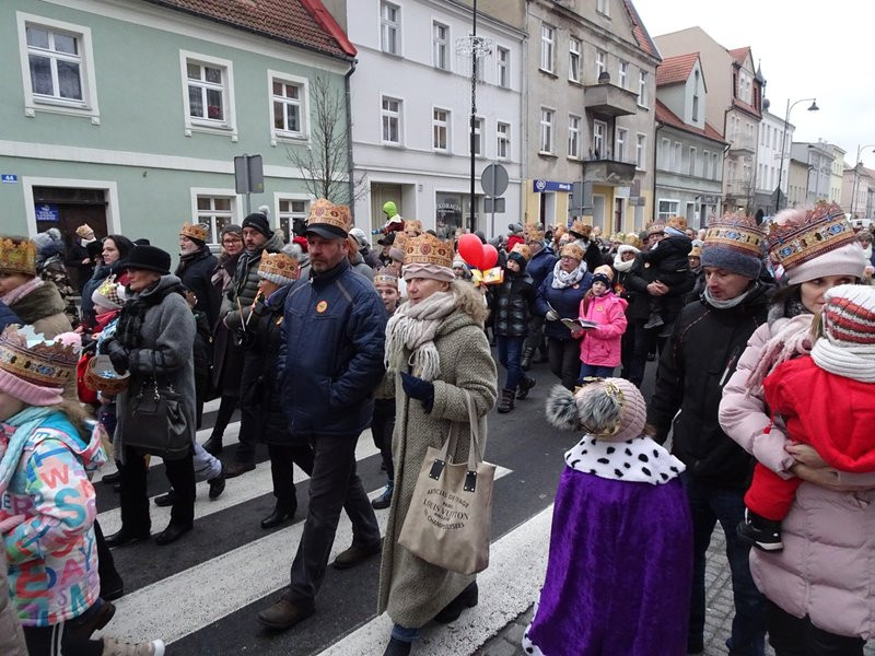 Orszak Trzech Króli w Lesznie przyciągnął tłumy (zdjęcia)