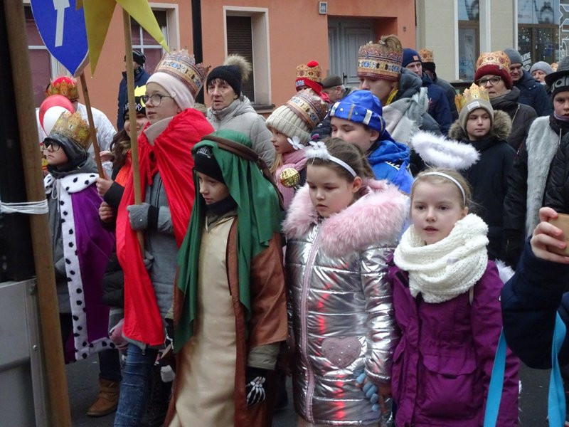 Orszak Trzech Króli w Lesznie przyciągnął tłumy (zdjęcia)