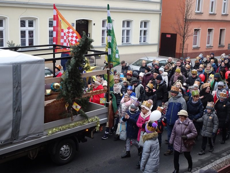 Orszak Trzech Króli w Lesznie przyciągnął tłumy (zdjęcia)