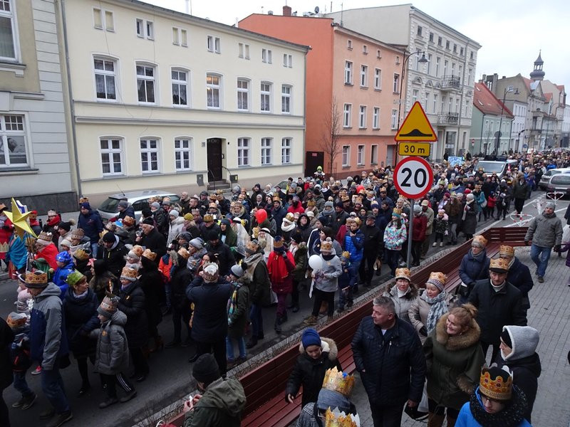 Orszak Trzech Króli w Lesznie przyciągnął tłumy (zdjęcia)