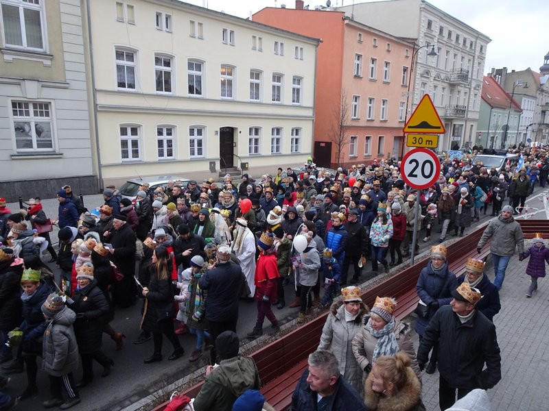 Orszak Trzech Króli w Lesznie przyciągnął tłumy (zdjęcia)