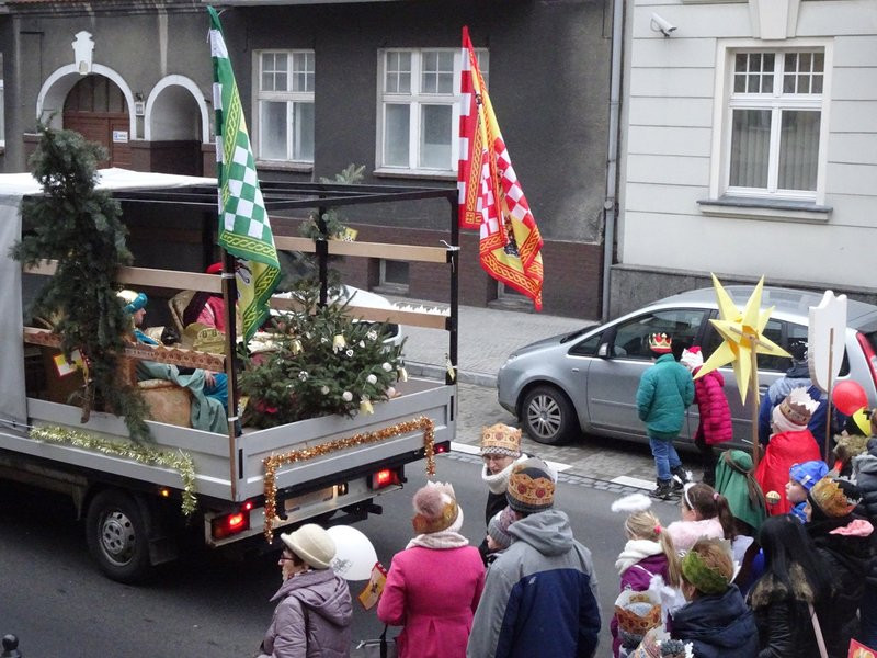 Orszak Trzech Króli w Lesznie przyciągnął tłumy (zdjęcia)
