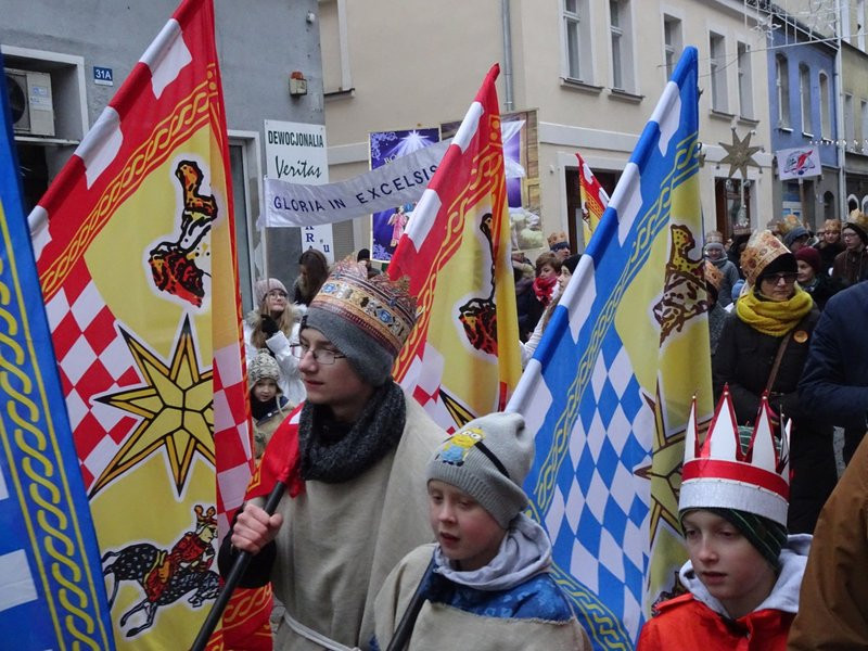 Orszak Trzech Króli w Lesznie przyciągnął tłumy (zdjęcia)