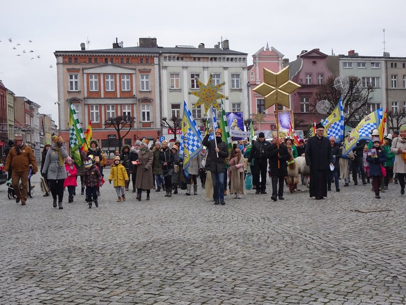Orszak Trzech Króli w Lesznie przyciągnął tłumy (zdjęcia)
