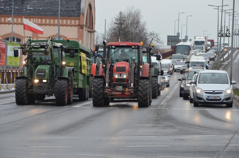 Traktory na ulicach Leszna (zdjęcia)